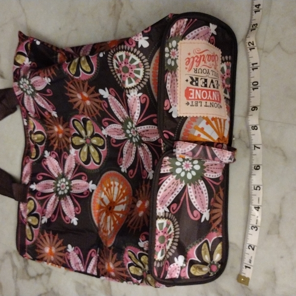 Beautiful folding tote . - Picture 8 of 11